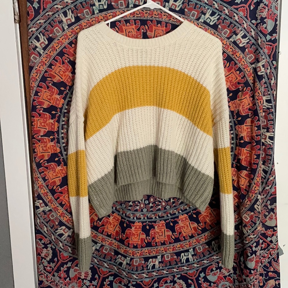 Cropped long sleeve knitted shirt